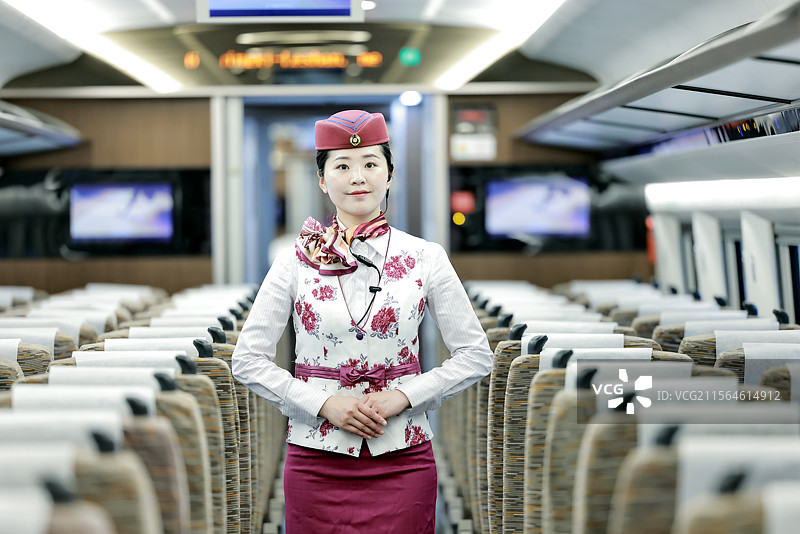 亚洲青年女性高铁列车长列车员在高铁上和站台上工作图片素材