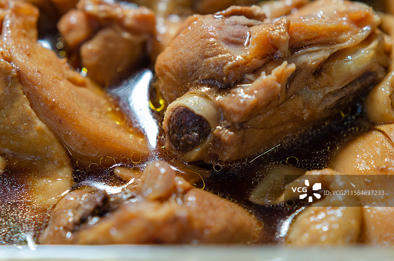 锅里的炖鸡块特写图片素材