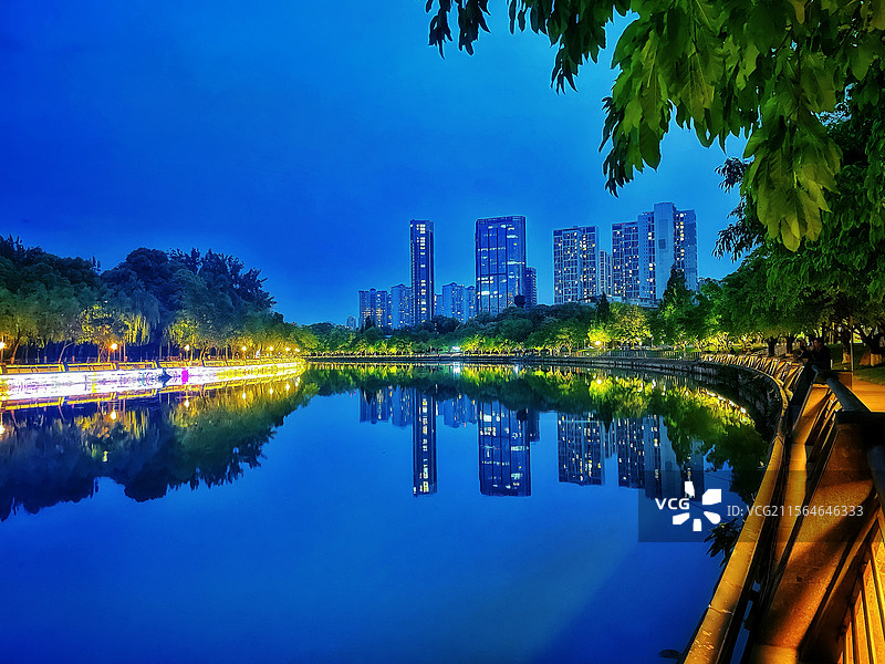 府河的蓝调时刻图片素材