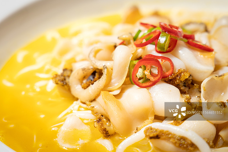 鲍鱼鲍鱼片酸汤鲍鱼现开鲍鱼鲍鱼肉高汤土豆粉米粉金针菇酸汤海鲜下饭菜图片素材