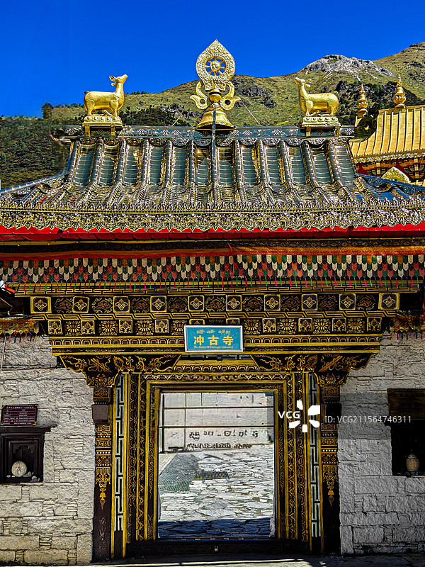 稻城亚丁冲古寺图片素材