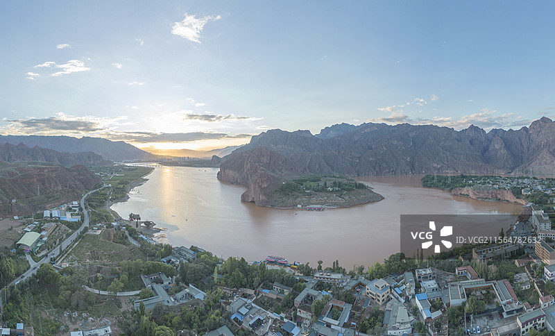 青海省循化县清水乡的黄河湾风景区图片素材