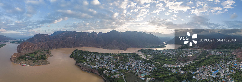青海省循化县清水乡的黄河湾风景区图片素材