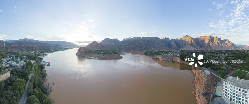 青海省循化县清水乡的黄河湾风景区图片素材