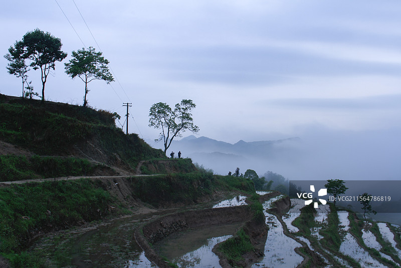 湖北蕲春雾云山梯田美丽的乡村图片素材