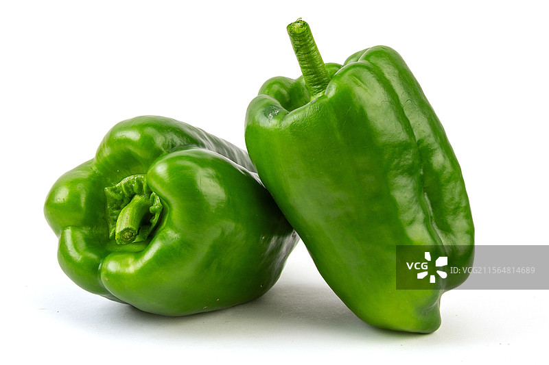 新鲜饱满的青圆椒特写图片素材