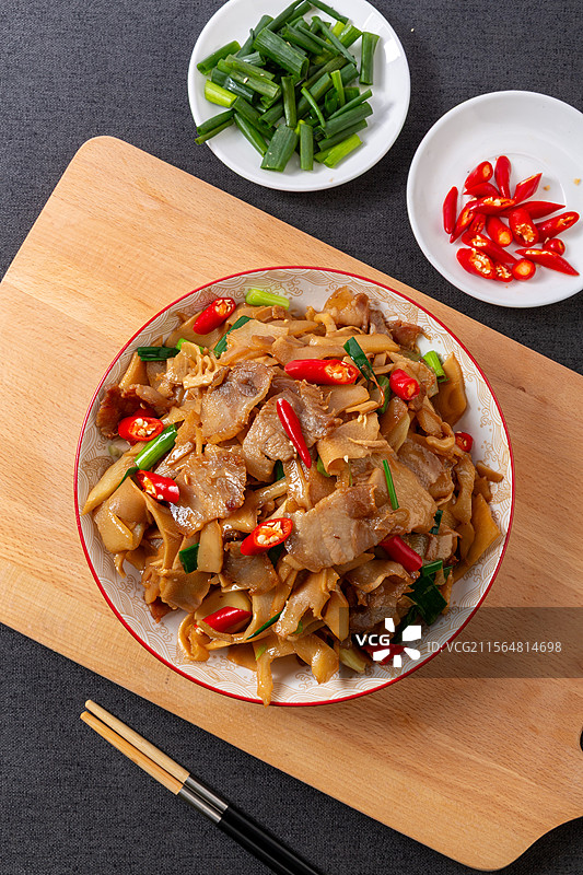 腊肉炒炭烤笋图片素材