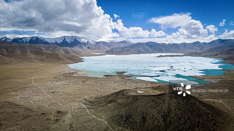 克里雅古道上的阿什库勒火山图片素材