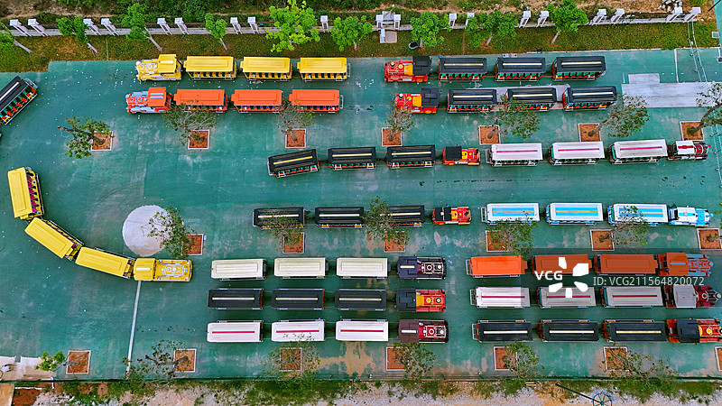 南宁青秀山观光小火车停车场的鸟瞰图图片素材