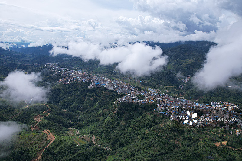脊梁上的城市——绿春县云雾缭绕（原图）图片素材