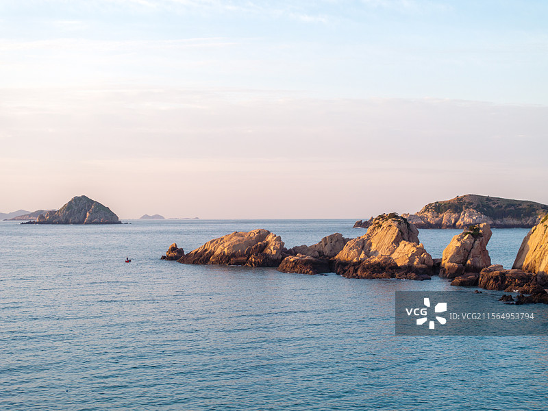 舟山嵊泗花鸟岛渔民出海捕鱼捕海蟹图片素材