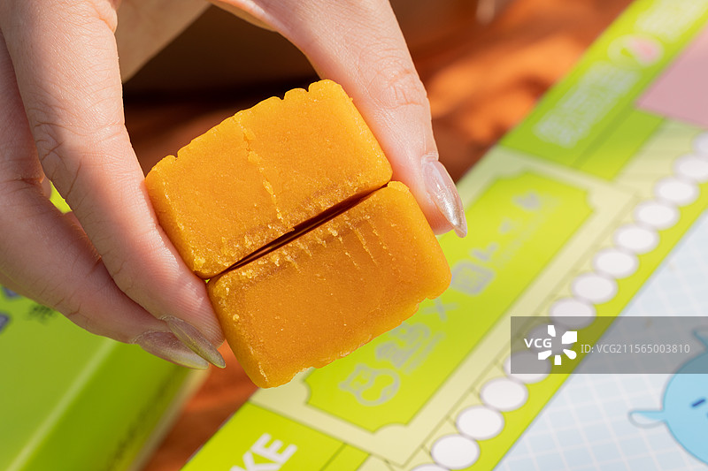 绿豆糕豆乳糕夹心绿豆糕脱皮绿豆低糖绿豆糕点甜品甜食下午茶烘焙奶油夹心糕饼冰糕茶点图片素材