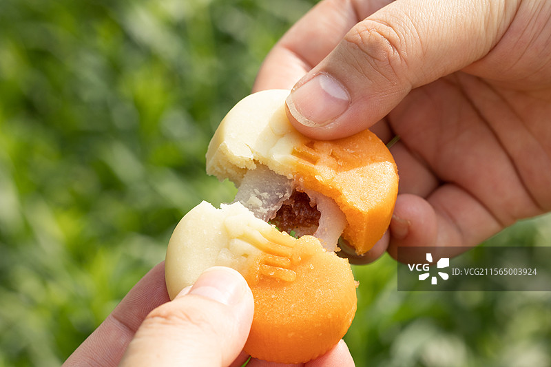 绿豆糕豆乳糕夹心绿豆糕脱皮绿豆低糖绿豆糕点甜品甜食下午茶烘焙奶油夹心糕饼冰糕茶点图片素材