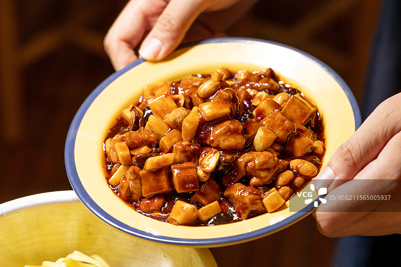 上海点心上海美食上海特产冷面拌面四喜烤麸八宝辣酱糖醋小丸子荷包蛋浇头面炸猪排青椒肉丝图片素材