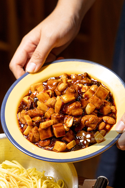 上海点心上海美食上海特产冷面拌面四喜烤麸八宝辣酱糖醋小丸子荷包蛋浇头面炸猪排青椒肉丝图片素材