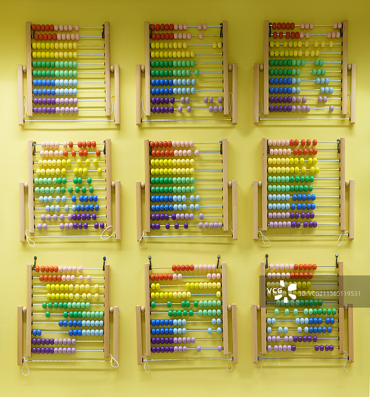 义乌小商品，儿童玩具，算盘，塑料桶图片素材