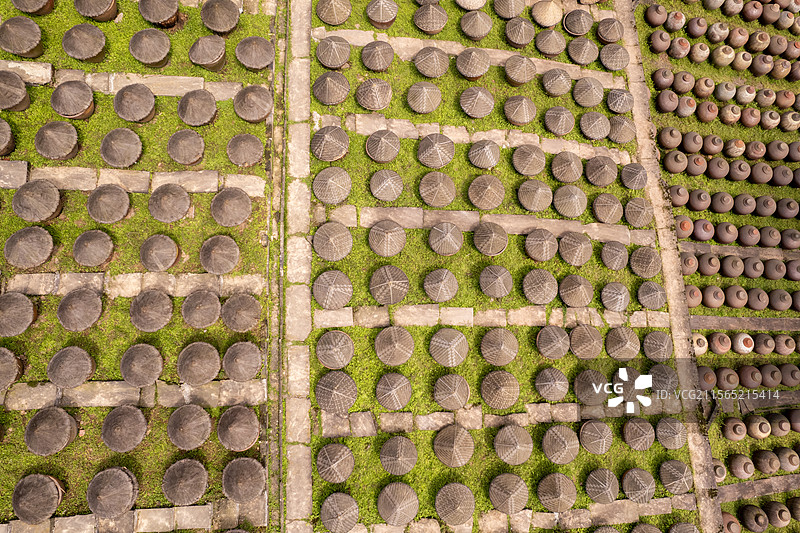 四川省泸州市合江先市户外露天2酱油晾晒场图片素材