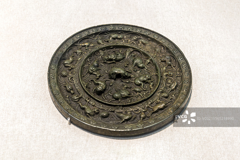 仿唐天马瑞兽葡萄镜，金，黑龙江省哈尔滨市阿城区金上京遗址出土，黑龙江省博物馆藏图片素材