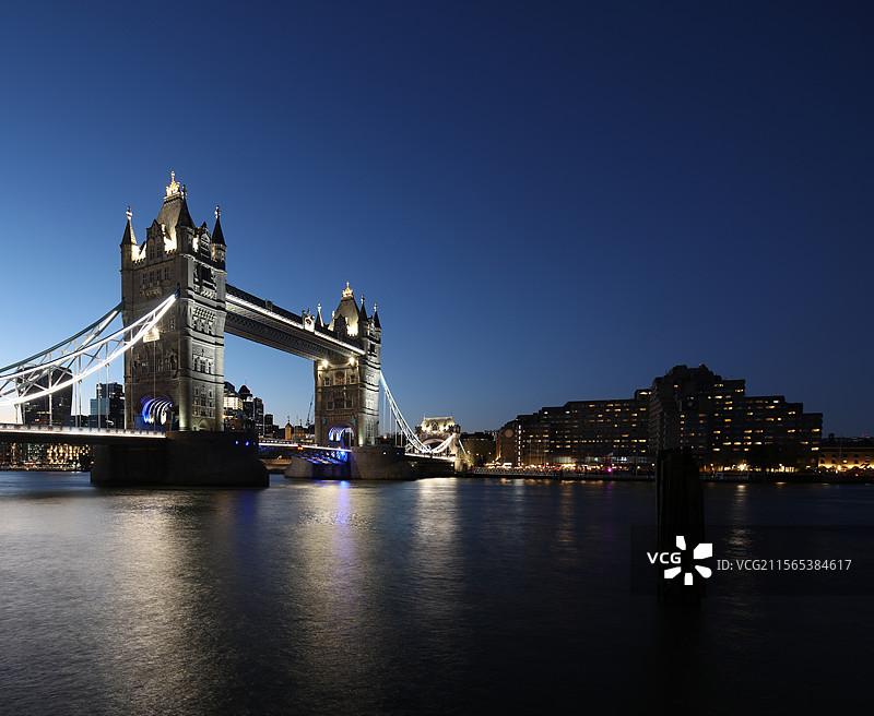 伦敦著名景点塔桥图片素材