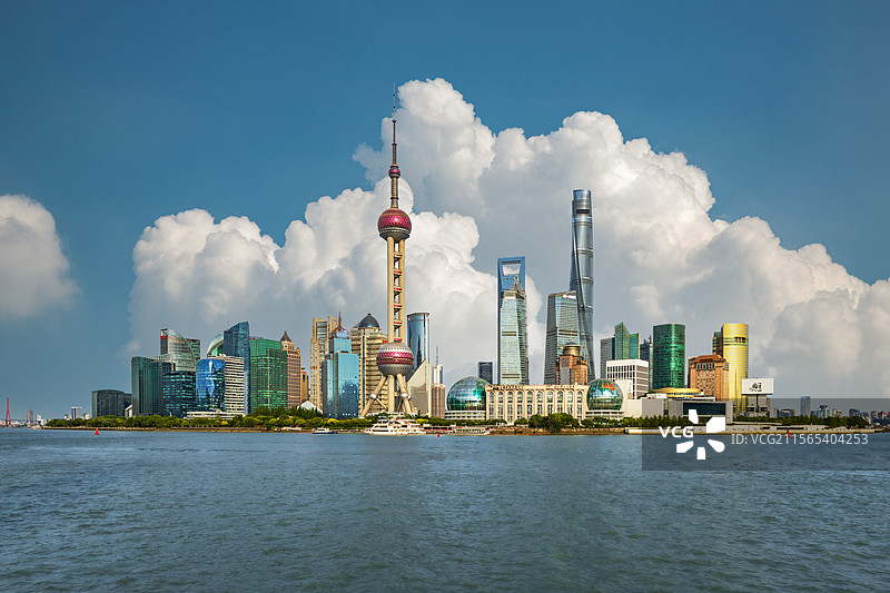 上海外滩陆家嘴摩天大楼图片素材
