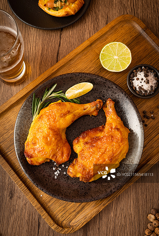 蜜汁烤大鸡腿图片素材