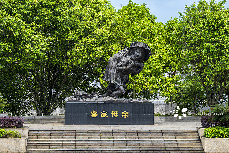 广东梅州中国客家博物馆（客家公园）“客家母亲”雕像图片素材
