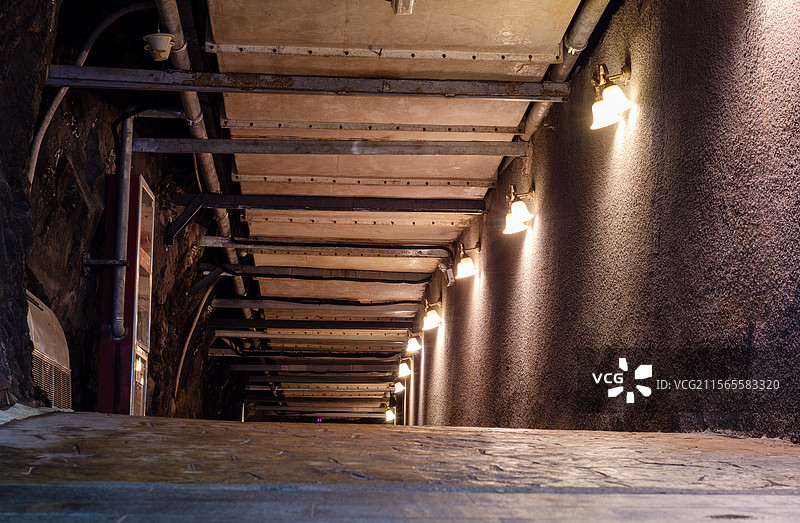 青岛葡萄酒博物馆的地窖的地下通道图片素材