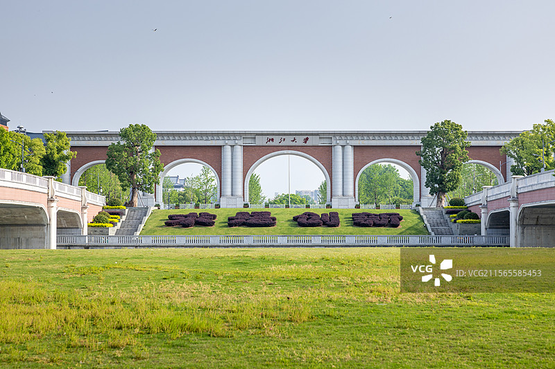 余杭塘河滨河公园与浙江大学紫金港校区南门图片素材