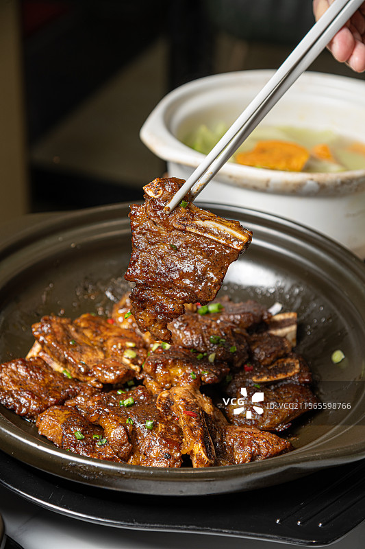 炒牛肉 鲍鱼 焗牛小骨 沙虫 焗小黄牛 海鲜粥 焗东风螺 焗猪脚 焗芋头 黄椒酱蒸鱼图片素材