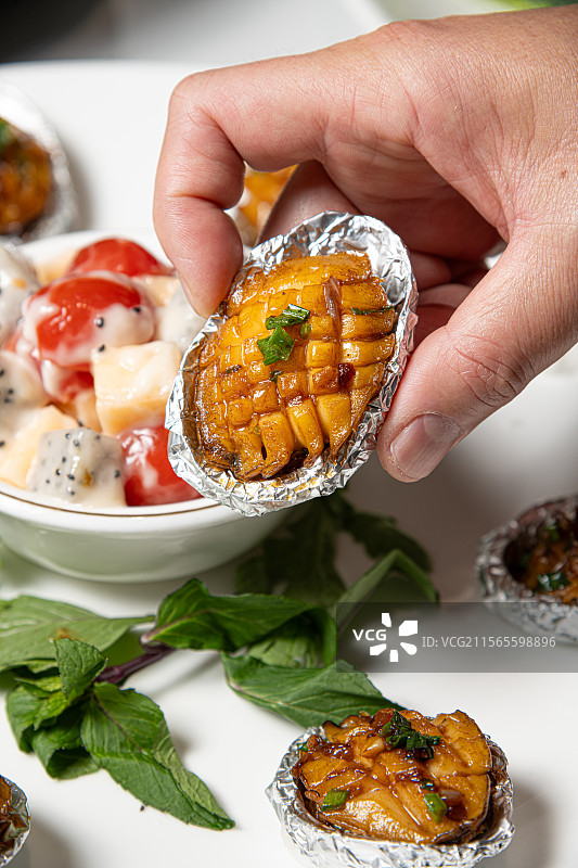 炒牛肉 鲍鱼 焗牛小骨 沙虫 焗小黄牛 海鲜粥 焗东风螺 焗猪脚 焗芋头 黄椒酱蒸鱼图片素材