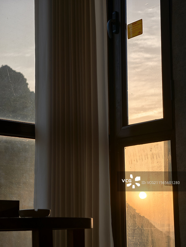 在酒店内的日出图片素材