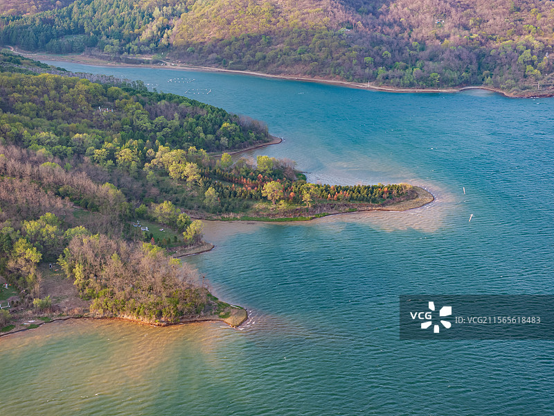 辽阳弓长岭汤河碧水青山间的生态画卷图片素材