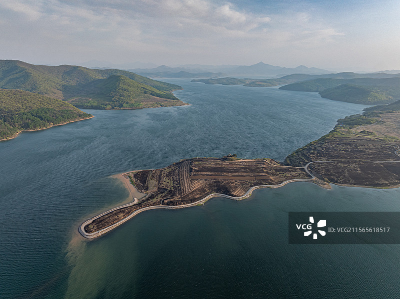 辽阳弓长岭汤河碧水青山间的生态画卷图片素材