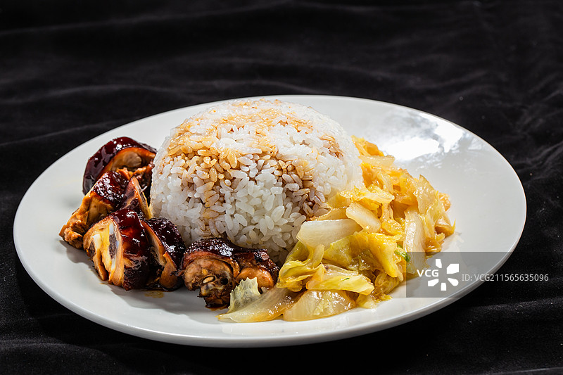 中式简餐豉油鸡饭图片素材