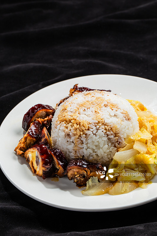 中式简餐豉油鸡饭图片素材