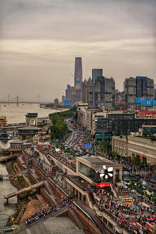 武汉长江大桥俯瞰街道图片素材