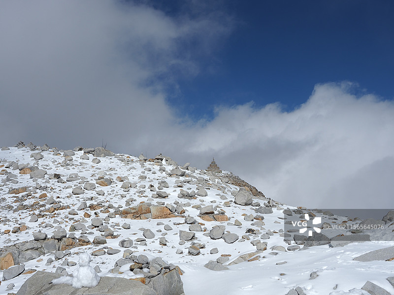 四川阿坝州黑水县达古冰川的雪山图片素材