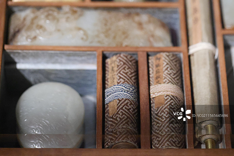 故宫博物院乐林泉中外园林文化展乾隆福寿宝胜百什件多宝格箱图片素材