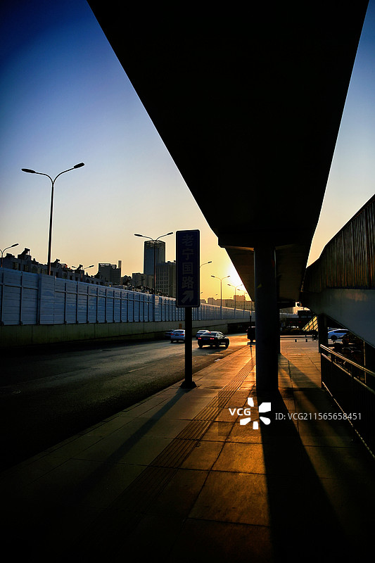 桥隧下夕阳图片素材