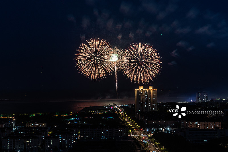 2025金山城市沙滩国际音乐烟花秀图片素材