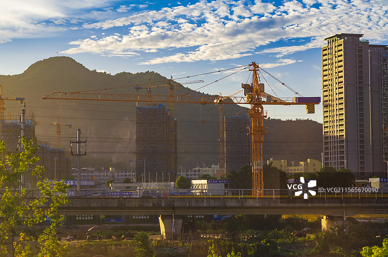 蓝天白云下的天空图片素材