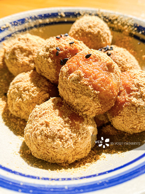 云南特色美食-豆花米线/豆面汤圆/凉卷粉图片素材