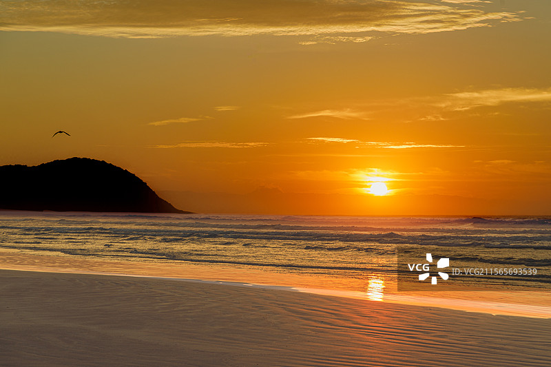 巴西贝尔季奥加橙色天空下的海景图片素材