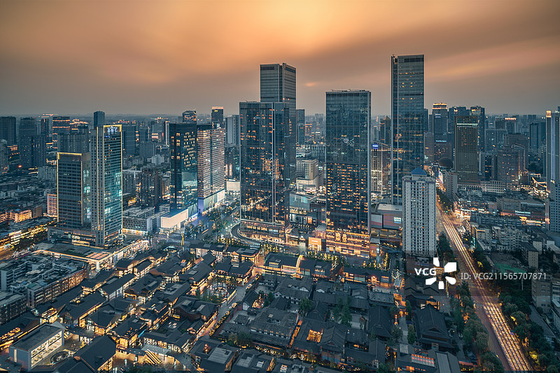 成都春熙路CBD&太古里城市内透蓝调晚霞图片素材
