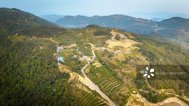 黄冈市蕲春县的雾云山梯田在晨曦中迎来新的一天图片素材