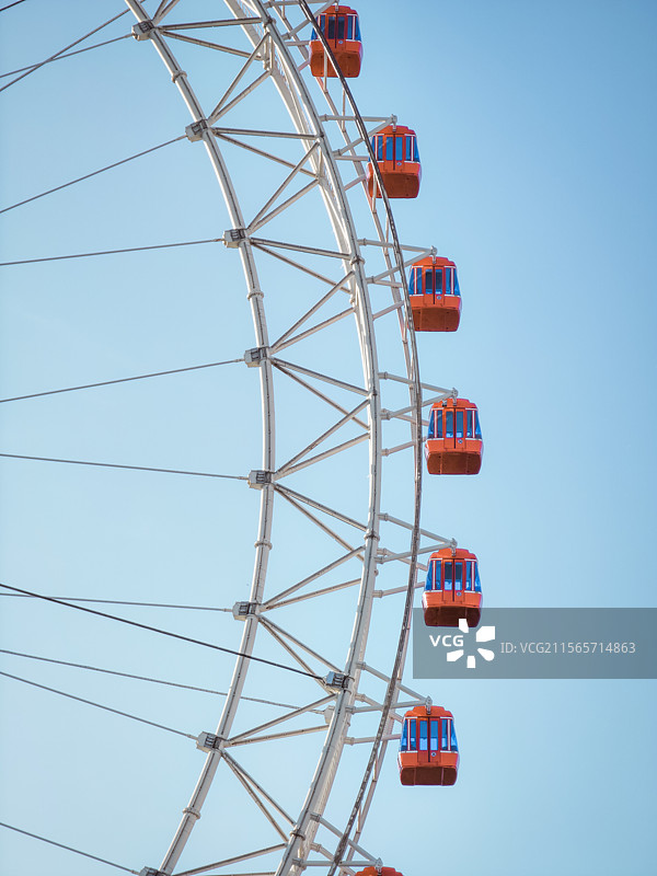 蓝天下天津之眼摩天轮细节特写图片素材