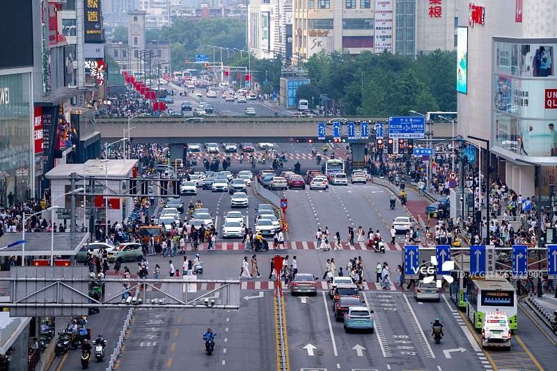 长沙著名景点五一广场黄兴路步行街人流航拍高角度图片素材