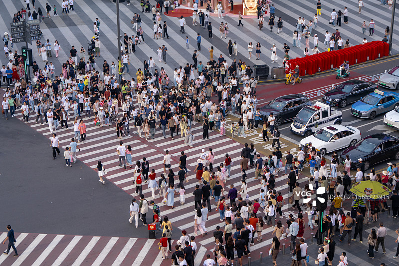 长沙著名景点五一广场黄兴路步行街人流航拍高角度图片素材