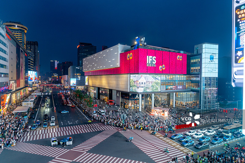 长沙著名景点五一广场黄兴路步行街人流航拍高角度图片素材