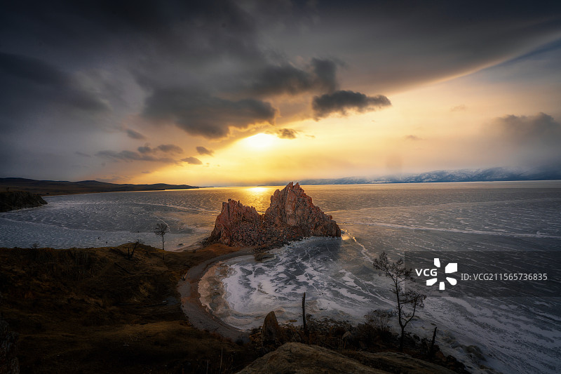 贝加尔湖萨满岩日落图片素材